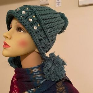 Women Rhinestone Pom Pom Cable Knit Hat